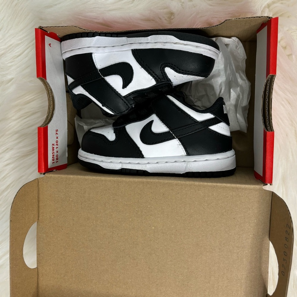Panda Dunks - Picture 3 of 6